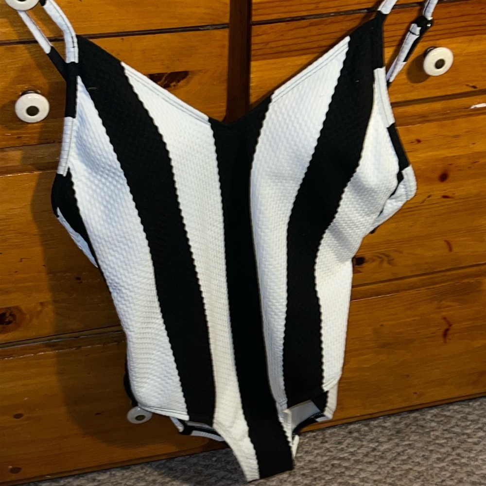 Gibson latimer black white 1 ps bathing suit Lg